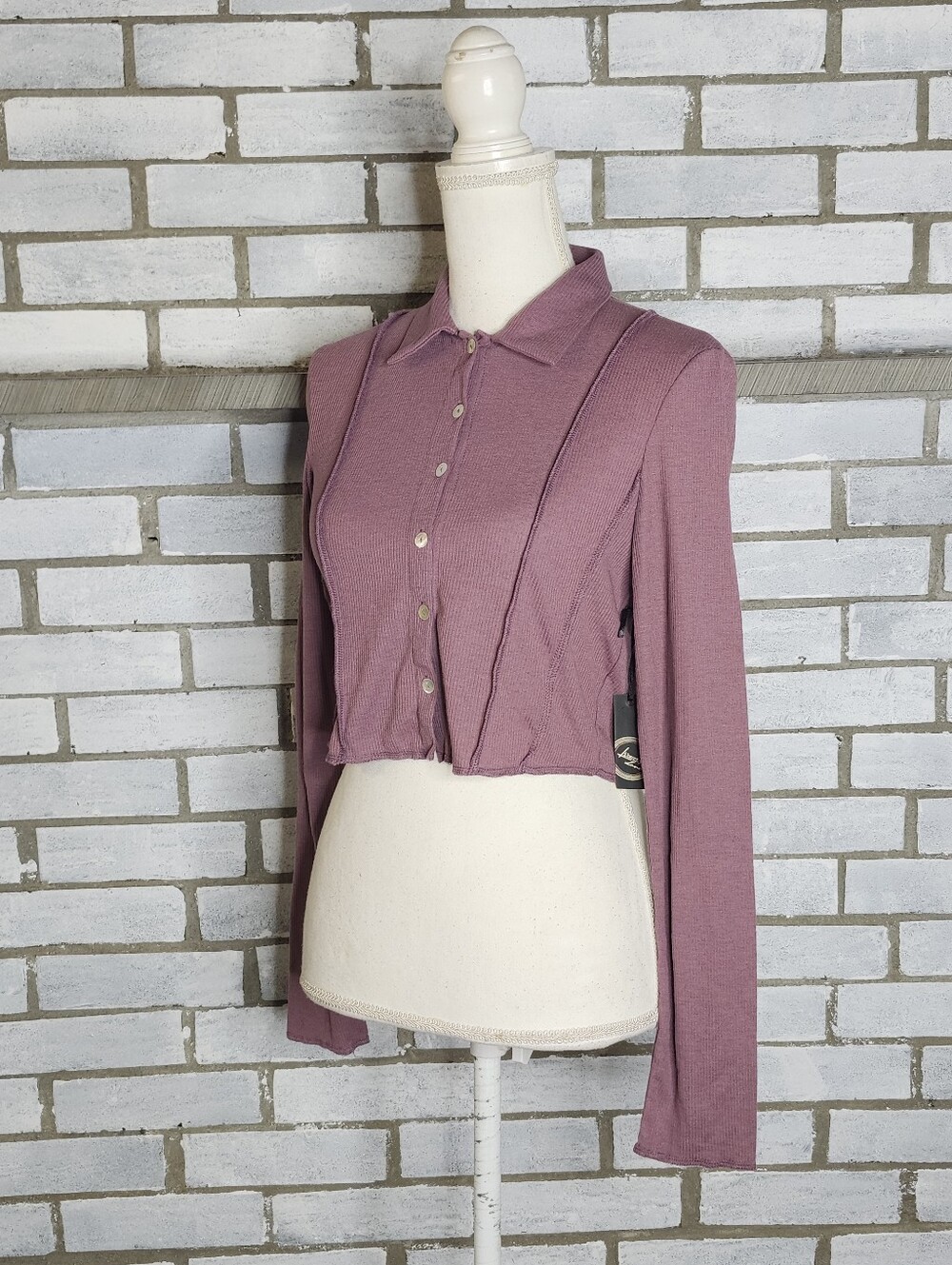 • NWT Liberty Love Long Sleeve Collared Rib Button Up Crop Top Large Mauve